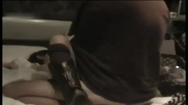 最近严打很紧 连红牌小姐都没钱给黑老大交保护费 没办法 只能肉偿了