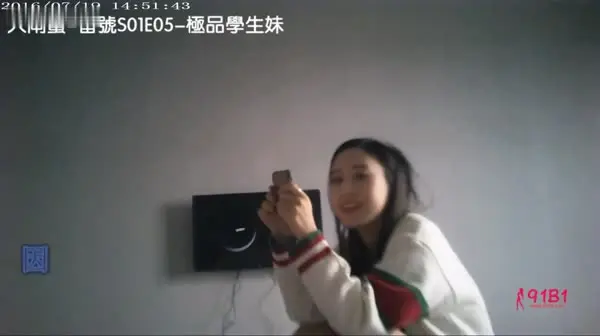 22岁丝袜学生妹主播足交口交 小黄圣依翻版1080P高清