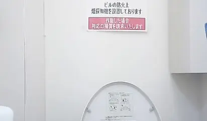 外站流出潮流商场女厕坐厕偷拍美女嘘嘘黑内裤妹子前前后后擦得真仔细
