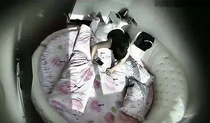 精品小旅馆大圆床偷拍饥渴背心哥第一时间拔下女友裤子舔屁眼哈哈这口味不一般啊