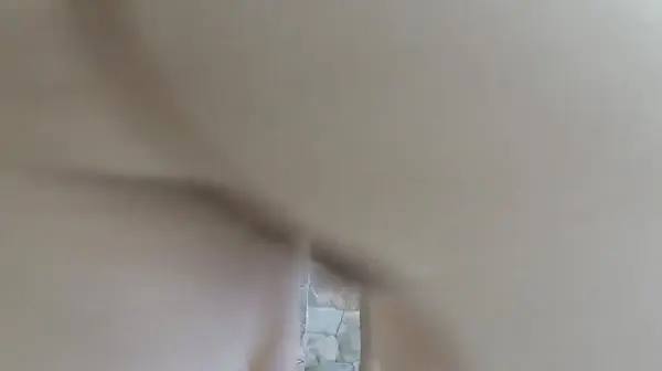 国外视频网站非常火的华裔淫骚美眉按摩浴缸给大洋屌草白虎逼逼流白浆