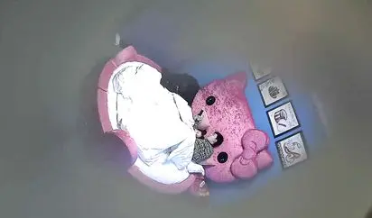 精品小旅馆情趣房偷拍懒惰的家伙女友手脚并用也没雄起饥渴女友只好脱下内裤强往上骑