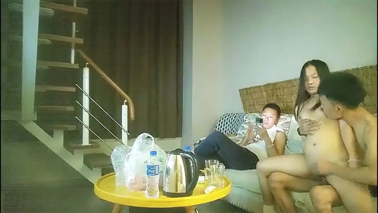 [换妻极品探花]今晚黑皮单约小情侣20岁！口射，金丹加持，绿帽男拍摄，刺激