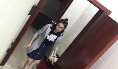 国内厕拍大神潜入某学院女厕偷窥了不少妹子的秘密花园 一线天 馒头穴 蝴蝶穴 应有尽有