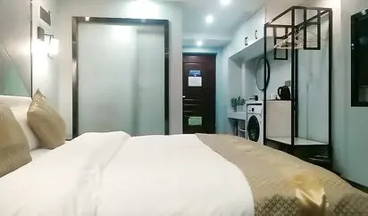 威哥双飞两个美女,其中一个明星颜值干了一个多小时