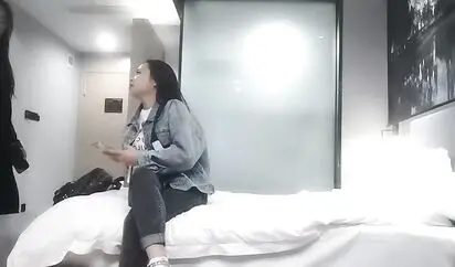 酒店激情4P派对 成熟男人与美少妇嗨歌狂欢之夜