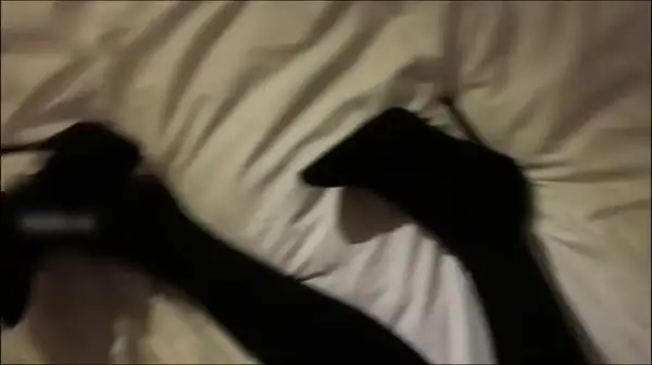 约操19岁爆乳舞蹈系妹纸安全期无套随便操 爆裂黑丝高跟小骚货从浴室干到床上 扛腿抽插爆射