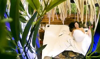 精品小旅馆绿叶房偷拍大屌中年男和娇小情妇啪啪奇怪怎么没看到男的射