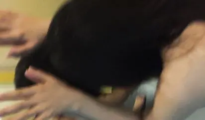 漂亮大奶小女友在卫生间趴在镜前被后人猛操