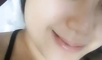 巨乳系酷似杨紫的美眉和狼友唠嗑问她外阴颜色怎么那么黑原来是喜欢穿紧身裤惹的祸