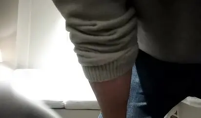 《油哥探花》酒店约炮学生兼职妹洗完鸳鸯浴模仿AV各种姿势草