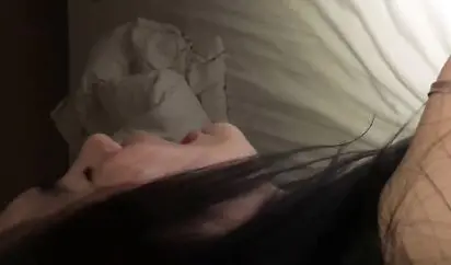 “痛 好痛 受不了了”漂亮大学靓妹第一次和男友开房逼逼太紧轻轻一插就喊痛 操了一会爽的自己还拍摄