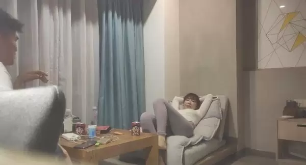 胖子传媒工作室探花-紧身裤大奶骚女 撩起衣服把脸埋进去 身材超棒大长腿 全力输出搞得太舒服了