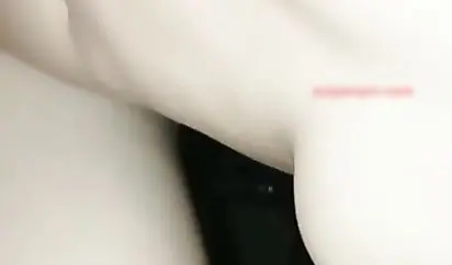 大神HD直播纹身少妇勾搭滴滴司机路边车震搞完去吃路串