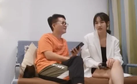 极品女神沙发抠穴调情 美乳诱人外围上门 高清探花视频