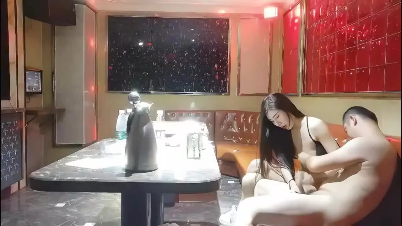 [探花炮哥]全网商K偷拍独家，选妃一排美女，175cm高挑妹子，灯红酒绿下裸体相见交合