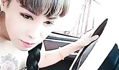 东北豪放姐自驾约炮中年粉丝到路边瓜棚野战玩着正爽瓜棚的看护回来了粉丝立马溜人了