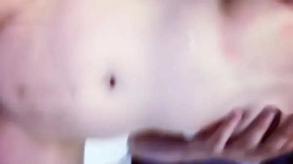 大铭哥世界杯期间和校花级女友一边看球一边啪啪女友呻吟非常给力