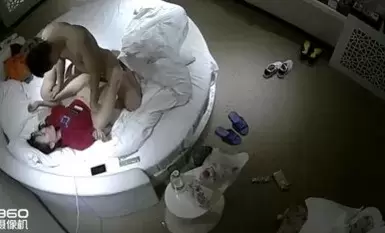 360监控偷拍和男上司在情趣酒店开房的美女白领