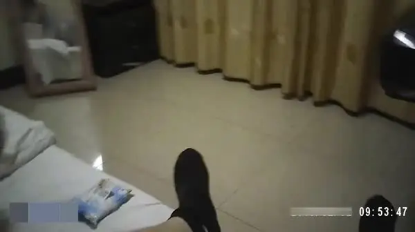 狗爷棋牌室嫖刚出来混的黑丝短裙少妇