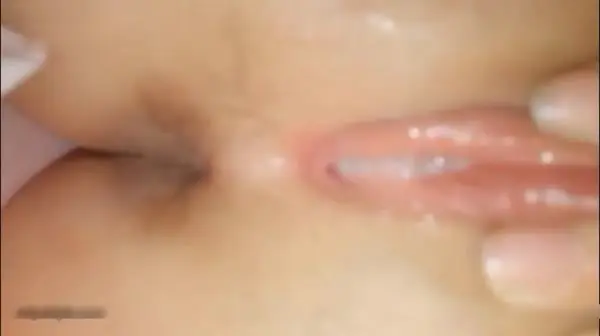 高颜值性感网红美女瞳瞳私会情人各种姿势爆操呻吟大叫：插死我 好硬 好硬啊 干死我 第一次见那么诱人的鲍鱼