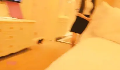 大屌哥1000元选了位刚来兼职的漂亮美女,还会倒挂金钩,第二次干到最后偷偷把套子拿掉射她一身