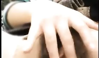 美女主播户外马路边直播观众刷礼物让她对着路过的司机袒胸露逼相当刺激