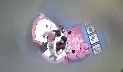 精品小旅馆偷拍大鸡巴小伙各种体位姿势草女友最后让男的闻闻自己的精液