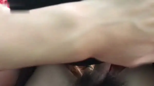 大诗兄-约拍长腿黑丝翘臀兼职大学生一线BB毛好少 撕开丝袜无套半插入