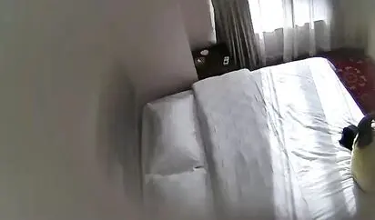 上班时间良家人妻少妇偸汉子急不可待进屋脱衣就缠绵69激情互舔骚妻很能叫干一半接个顾客电话边干边说对白清晰