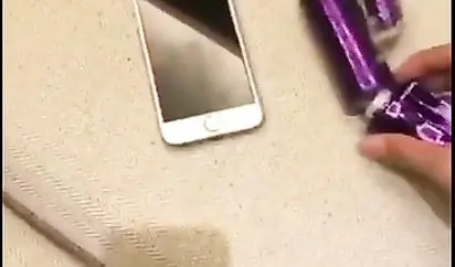 美女主播故意弄坏震动棒打电话让快递员上门退货然后色诱快递哥啪啪太有才了对白精彩