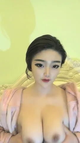 短发高颜值气质丰满妹子自摸扣逼诱惑 揉搓大奶近距离特写手指插入扣弄 快速摩擦非常诱人