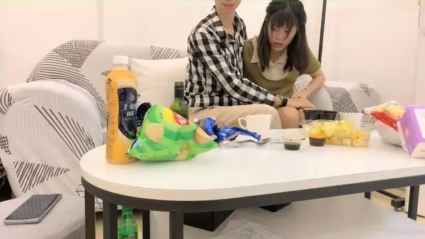 [瘦猴先生探花]，泡良佳作，良家人妻，无套内射这个厉害，小逼逼清晰可见