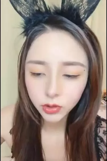 干净白虎美穴女神 4小时激情不断 震动深插到底 吸吮大屌口活一脸 第一视角抽插