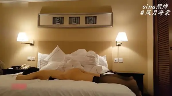 风月海棠哥-极品黑丝性感美女 被操的哭叫：我想尿尿 用力操我 你操到我G点了