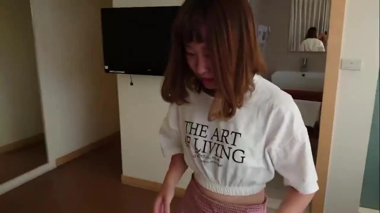 原版流出大神胖Tiger高价约战手机行上班的年轻妹子 小只马萝莉身材可爱型