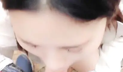 对白精彩淫荡剧情网红美女马路上溜达被S狼拦住要劫色索要加微聊聊然后进小树林野战激情口爆剩余的精子就吃了