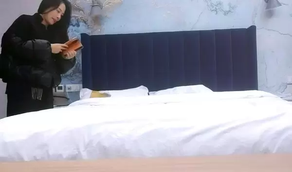 无情的屌丶-约操大肥臀骚女 开档黑丝舔逼 跪地猛吃大屌 骑乘位爆操大屁股 后入姿势撞击