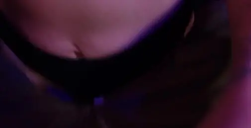 脱衣舞打破了规则 给了自己在所有孔没有避孕套600$