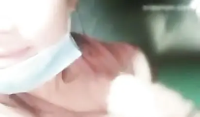 萝莉主播柠檬鸭店挑男公关挑了个不错的小帅哥开房两人都没带证件只好野战对白有趣