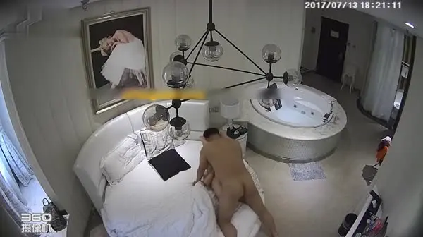 主题酒店偷拍-气质美少妇酒店和单位领导偷情 没想到胖领导战斗力那么强床上操的已经受不了了 还要拉到浴缸里面干