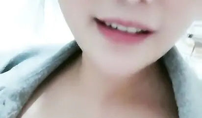 小两口有创意卖母乳 奶水喷射到鸡鸡上 粉红鲍鱼阴毛浓密 做爱途中奶水乱流 白嫩肥臀真实夫妻生活更刺激