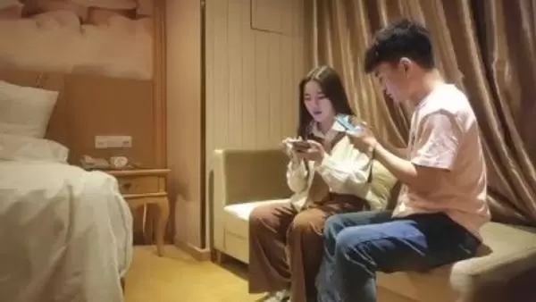 [胖子工作室]，顶级高端外围，五星级酒店私约，C罩杯美乳，共度鱼水之欢，香艳刺激
