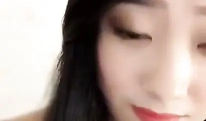 大眼睛女神御姐主播放福利热辣红唇假屌自慰挑逗然后在洗澡直播阴毛旺盛感觉小穴很紧有撸点